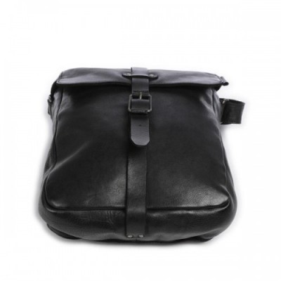 Aunts & Uncles Barbershop Verdi Crossbody bag grained leather black